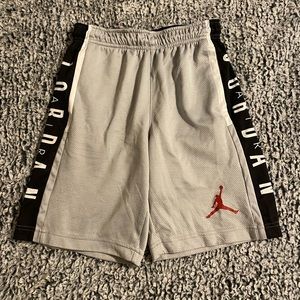 Boys Air Jordan active shorts Sz M